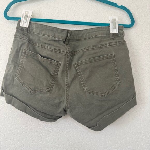 H&M Olive Green Mid Rise Jean Shorts Cuffed Womens Size 8‎ - Picture 6 of 6